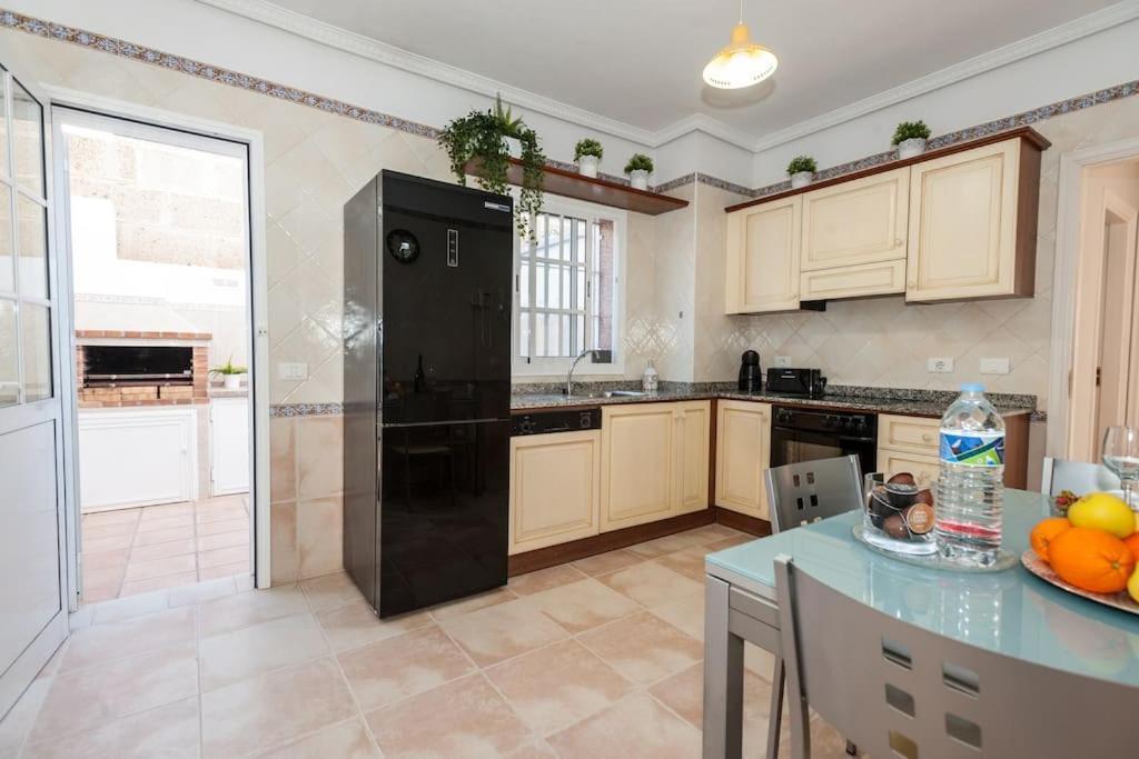 Villa Vanesa Luxury Private Villa With A Heated Pool, 4 Bedrooms And 4 Bathrooms Costa Adeje  Zewnętrze zdjęcie